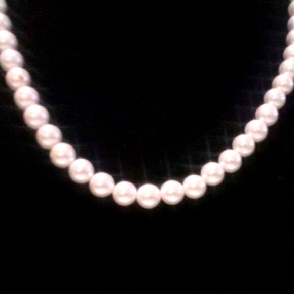 Pale Pink Faux Glass Pearl 20" Necklace With Gold Tone Toggle Clasp - Picture 6 of 6